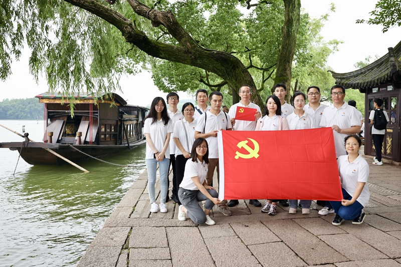 擦亮新时代党的建设“金色名片”——以习近平同志为核心的党中央贯彻执行中央八项规定、推进作风建设纪实(图4) 3.jpg